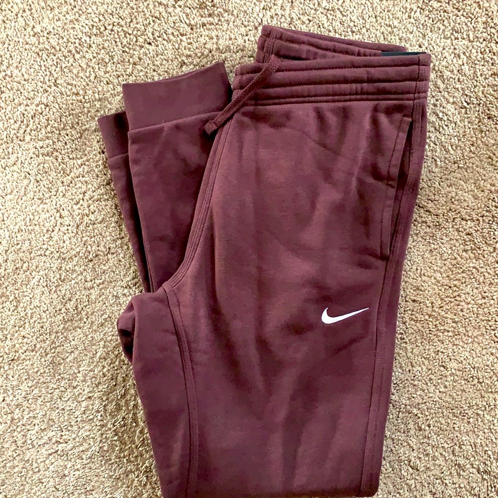 Maroon Nike Joggers (standard fit)